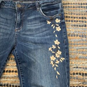 👖STS Floral Embroidered Jeans👖